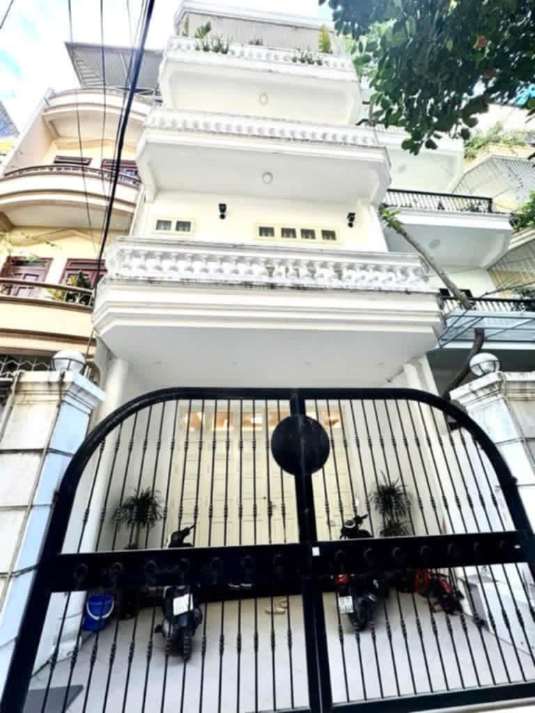 BÁN GẤP NHÀ ĐỘI CẤN TT BA ĐÌNH GIÂP RANH CẦU GIẤY Ô TÔ KD 100M X  4 TẦNG MT 5M 23 TỶ 8